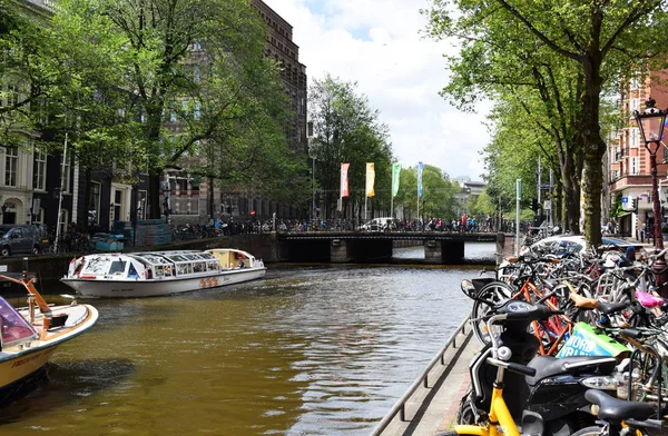 Výlet Lodí Kanálech Oblasti Grachtengordel West Amsterdam Holandsko Nizozemsko — Stock fotografie