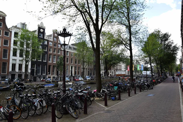 Велосипедный Стенд Вдоль Канала Херенграхт Амстердаме Голландия Нидерланды — стоковое фото