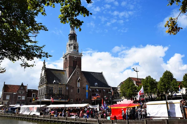 Zabytkowy Budynek Kaasmarkt Holenderskim Mieście Alkmaar Miasto Słynnym Rynkiem Sera — Zdjęcie stockowe