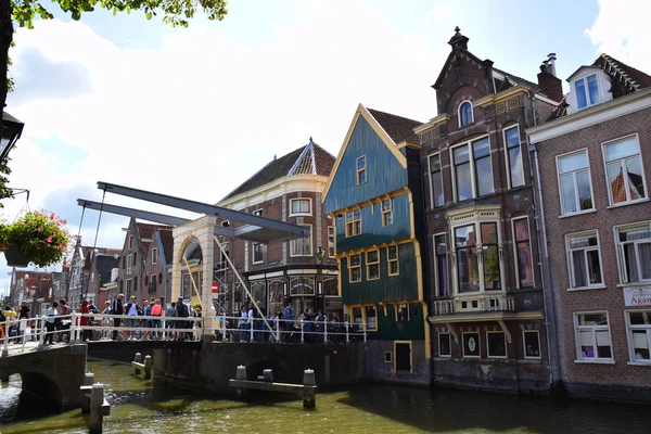 Historic Buildings Bridge Dutch Town Alkmaar City Its Famous Cheese — Stock Photo, Image