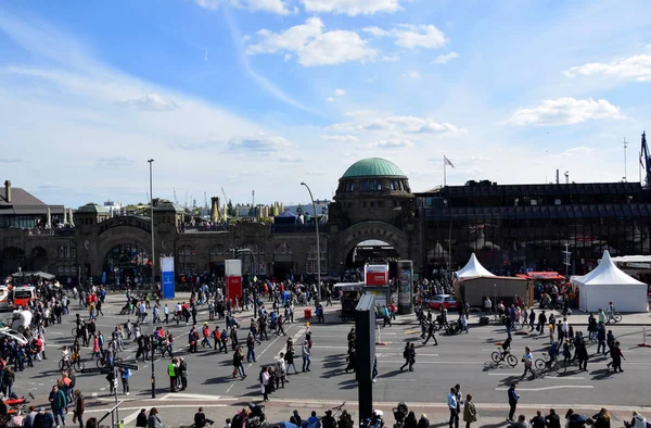 Pegelturm St Pauli-Landungsbrucken at - Hafengeburtstag