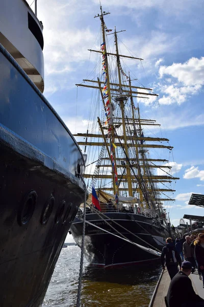 Barcos Vela Pauli Landungsbrucken Hafengeburtstag — Fotografia de Stock