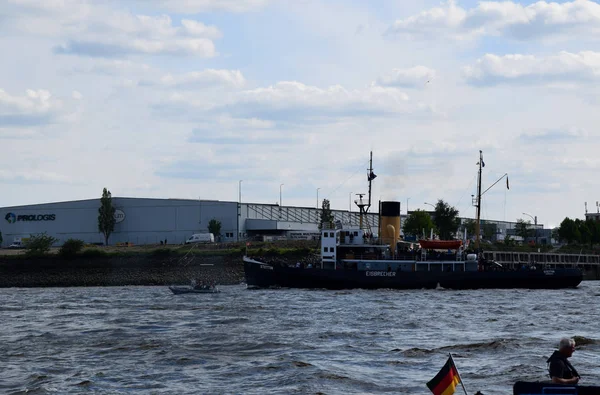 Barcos Pauli Landungsbrucken Hafengeburtstag — Foto de Stock