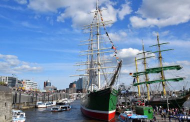 St. Pauli-Landungsbrucken Yelkenli Tekneler, Hafengeburtstag