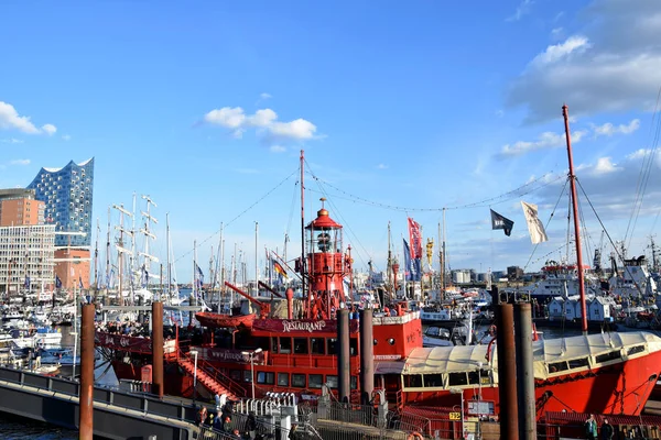 Barcos Pauli Landungsbrucken Hafengeburtstag — Fotografia de Stock