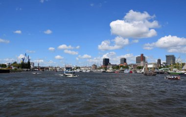 Tekneler St Pauli-Landungsbrucken, Hafengeburtstag Harbor Yıldönümü Kutlamaları