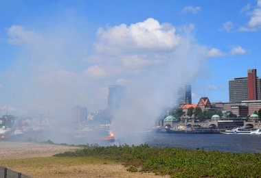St Pauli-Landungsbrucken, Hafengeburtstag - Liman Yıldönümü Olay Eylem İtfaiye Pompa Tekne