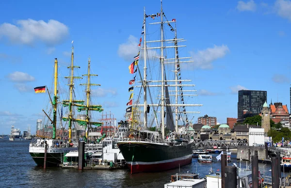 Barcos Vela Pauli Landungsbrucken Hafengeburtstag Comemoração Aniversário Porto — Fotografia de Stock