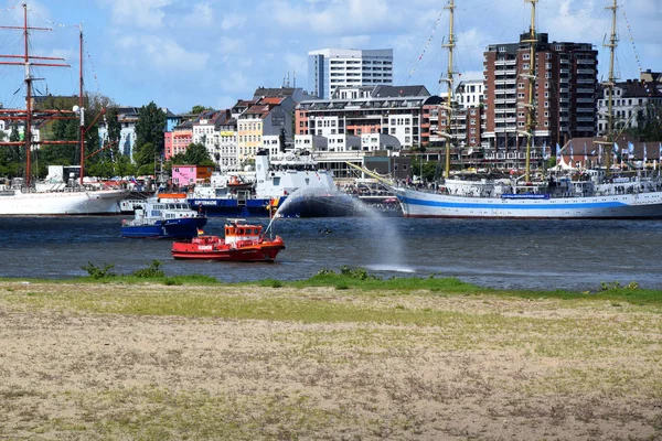 Bomba Del Departamento Bomberos Barco Acción Pauli Landungsbrucken Hafengeburtstag Aniversario — Foto de Stock