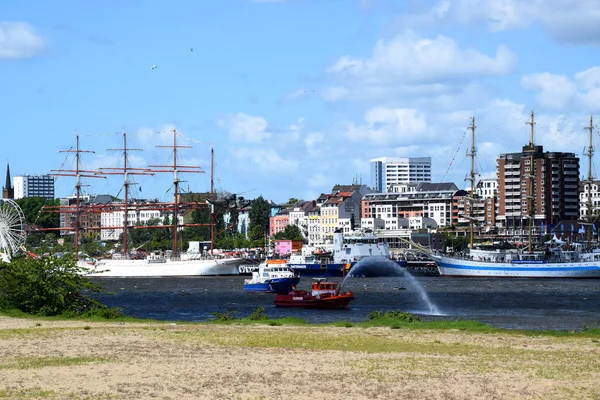 Bomba Del Departamento Bomberos Barco Acción Pauli Landungsbrucken Hafengeburtstag Aniversario — Foto de Stock