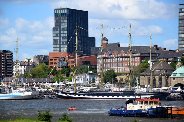 Záchranná Akce Vrtulníku Pauli Landungsbrucken Výroční Událost Hafengeburtstag Harbor — Stock fotografie