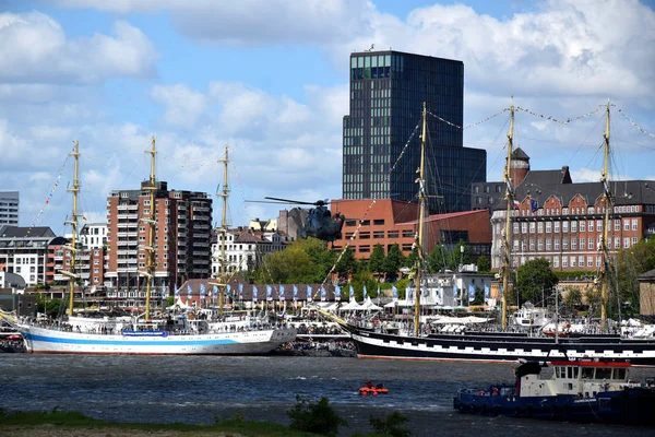 Záchranná Akce Vrtulníku Pauli Landungsbrucken Výroční Událost Hafengeburtstag Harbor — Stock fotografie