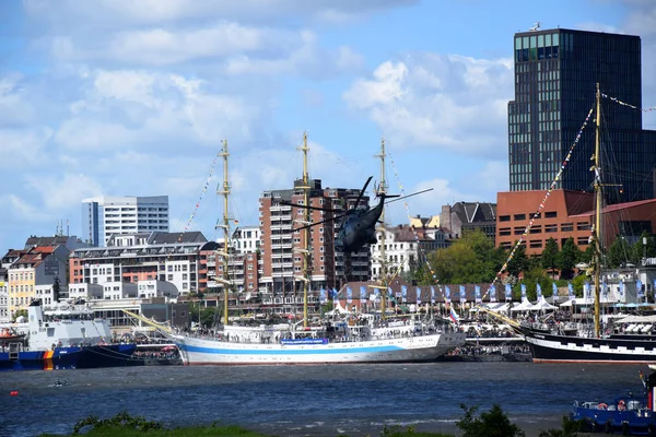 Záchranná Akce Vrtulníku Pauli Landungsbrucken Výroční Událost Hafengeburtstag Harbor — Stock fotografie