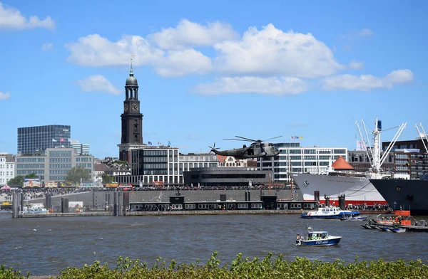 Chopper Rescue Show Pauli Landungsbrucken Hafengeburtstag Harbor Anniversary Event — Stockfoto