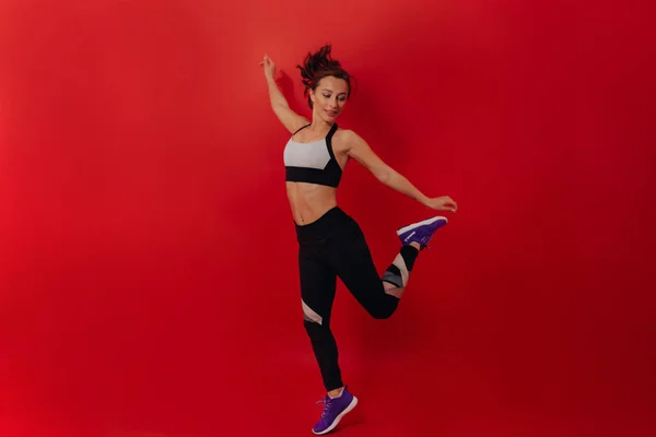 ⬇ Скачать Картинки Jumping Fit Woman, Стоковые Фото Jumping Fit.