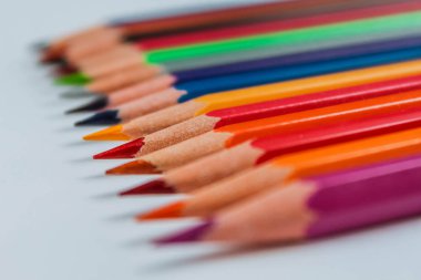 Beyaz renkli kalemler