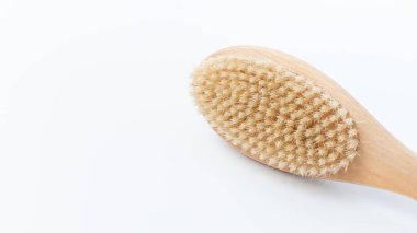 Tahta selülit tedavi fırçası, etkin cilt bakımı, ergonomik şekil ve vücut sağlığı rutinleri için dokuyu vurgulamak üzere tasarlanmış doğal kıllara sahiptir.