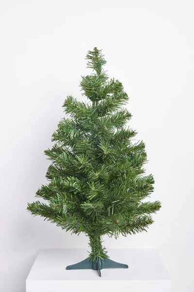 Χριστουγεννιάτικο Δέντρο Έννοια Εσωτερικό Δωμάτιο Διακόσμηση Λευκό Φόντο — Φωτογραφία Αρχείου