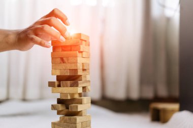 Önce ahşap blok çekme el başarısız evde tower binasında ve örtüsü değiştirmek, seçim iş tehlikeli proje planı başarısızlık inşaat riske
