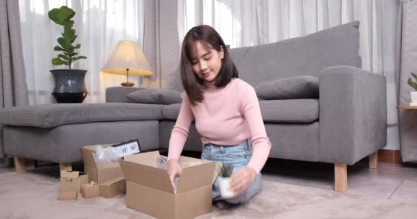 Joven Negocio Asiático Mujer Trabajo Forma Casa Línea Sitio Web — Vídeo de stock