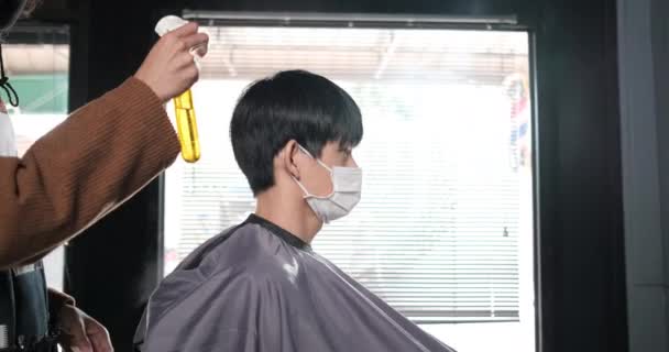 Asia Barber Shop Hair Cutting Queueing Customer Wearing Face Mask — Stock Video