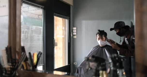 Reflection View Asia Barber Shop Hair Cut Queueing Customer Wearing — Stock Video