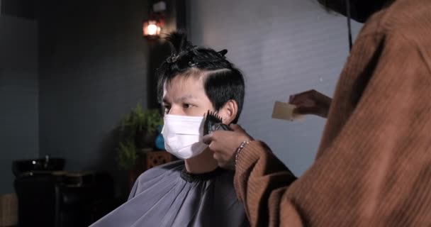 Close Face Asia Barber Shop Hair Cut Queueing Customer Wearing — Stock Video