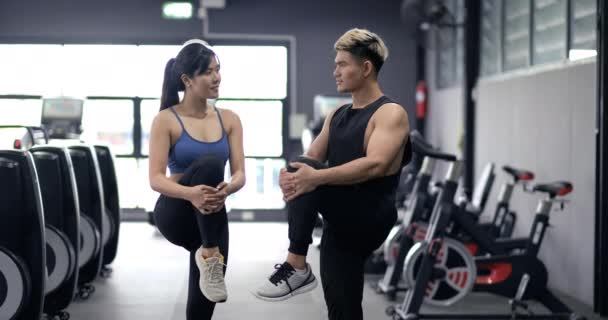 Sano Due Persone Giovane Asiatico Facendo Stretching Gamba Dopo Allenamento — Video Stock