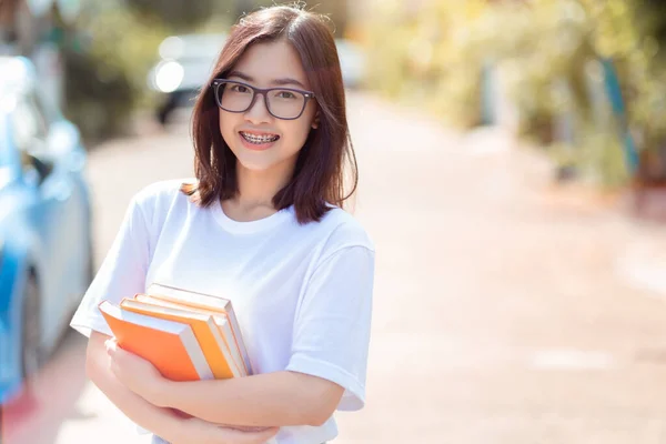 Retrato Joven Estudiante Mujer Asiática Con Frenos Sonrisa Belleza Con — Foto de Stock