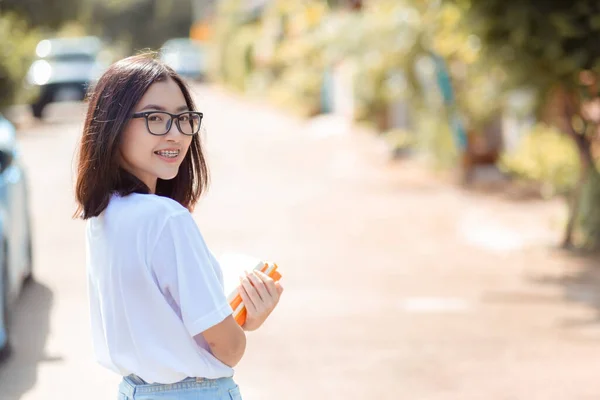 Retrato Joven Estudiante Mujer Asiática Con Frenos Sonrisa Belleza Con — Foto de Stock