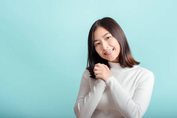 Tandbeugels Van Jonge Aziatische Vrouw Dragen Beugel Schoonheid Glimlach Met — Stockfoto