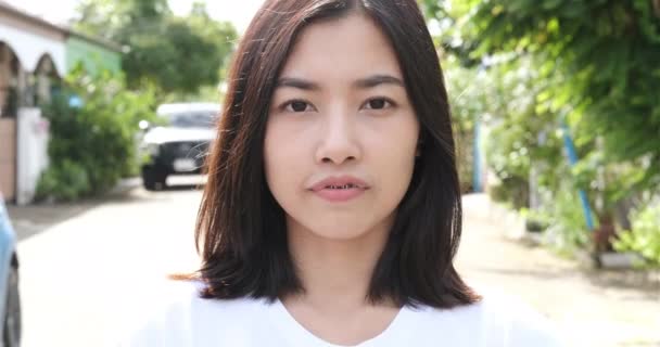 Usmívající Šťastný Zubní Rovnátka Mladé Asijské Ženy Portrét Headshot Venkovní — Stock video