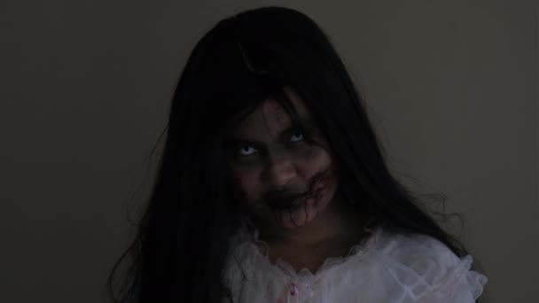 Close Face Horror Ghost Woman Death Halloween Festival Dark House — Vídeo de Stock