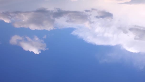záběry krásné oblohy s pohybujícími se mraky