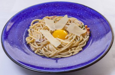 Gazlı pastırma parmesan makarna