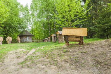 Yeşil, Seyahat, Çimen, Park, Doğa, Açık, Ahşap, Ahşap, Eski, Köy, Mimari, Bina, Dış, Ev, Otantik, Ev, Çatı, Geleneksel, Orman, Müze, Ağaç, Kültür, Kapı, Ukrayna, Modası Geçmiş, Simgesel Yapı, Ünlü, Antik, Ülke, Ön, H