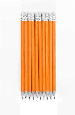 Saf beyaz arka plan üzerinde şaşırtıcı izole kalem