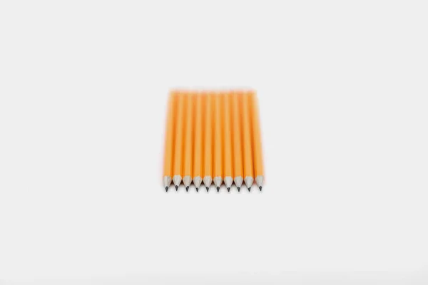 Niesamowite Białym Tle Kredki Czyste Białe Tło Pomarańczowym Ołówkiem — Zdjęcie stockowe