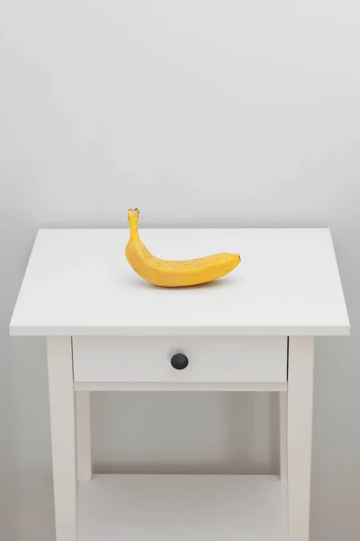 Primo Piano Fascio Banane Luce Naturale Banane Tavolo Legno — Foto Stock