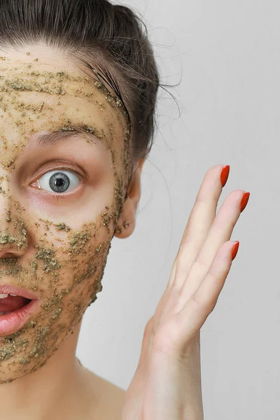 Cura Della Pelle Giorno Cosmetico Stupita Giovane Ragazza Stile Casalingo — Foto Stock