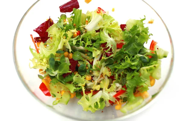 Fresh salad in a glass bowl. Salad. Organic food. Healthy vegetable salad with escarole endive, frisee endive, chicory radicchio, lettuce in a glass bowl. Vegetarian food. — Stock Photo, Image