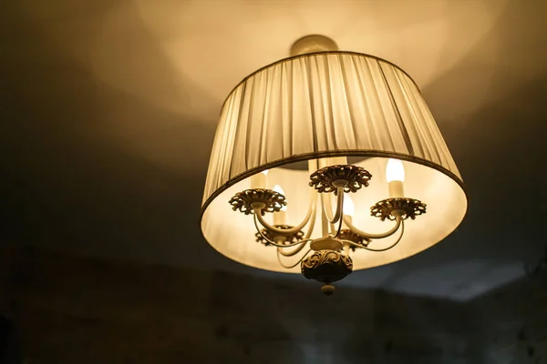 Moderne witte lamp op muur, stijlvolle lamp, wandverlichting. — Stockfoto