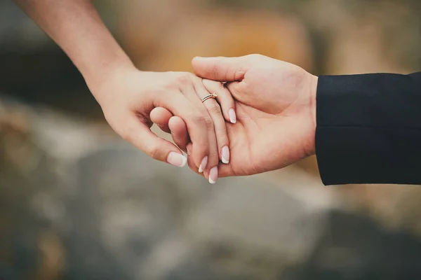 Hands of a young couple with a ring. love, couple, relationship and holidays concept - close up of man giving diamond ring to woman — Stock Photo, Image