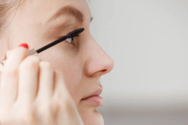 Young Girl Paints Her Eyelashes Mascara Face Close Facial Care — Stock Photo, Image