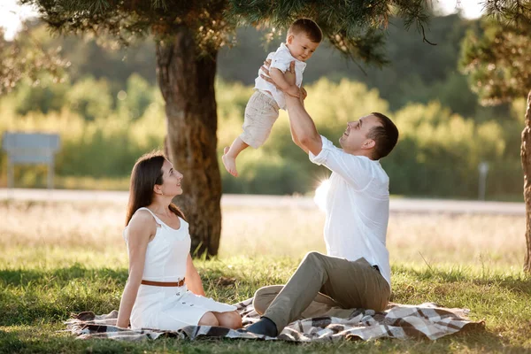 Mom Dad Lifts High His Baby Boy Mid Air Looks — Stock Photo, Image