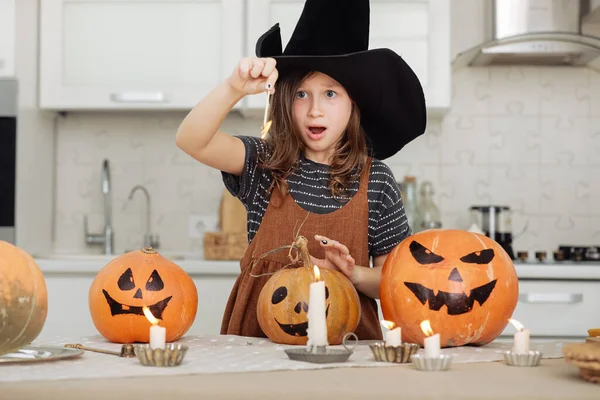 Happy Halloween Cute Little Girl Witch Costume Carving Pumpkin Happy — Stock Photo, Image