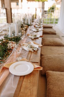 Profesyonel masa ayarlama. Seçici odaklanma. dekore edilmiş tablo