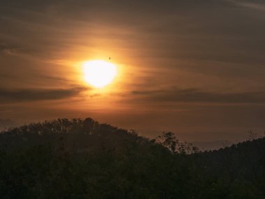 Bu 18 P. m resmi gün batımı almak için altın zaman