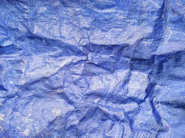 Zgnieciony Niebieski Plastikowy Brezent Konstrukcyjny Abstrakcyjnym Wzorem Zmarszczek Obrazek Stockowy