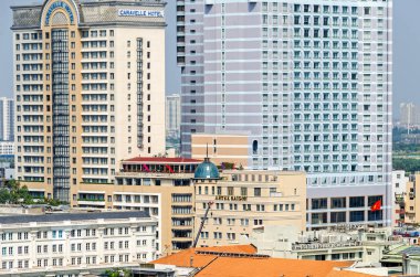 Ho Chi Minh City, Vietnam - 4 Nisan, 2018: hızlı büyüyen ve inşa merkezi Saigon Artex Saigon ünlü beş yıldızlı oteller tarafından çevrili Le Loi ve Dong Khoi caddelerinin köşesinde sahip olduğu Opera görünümü bina ile görünümü